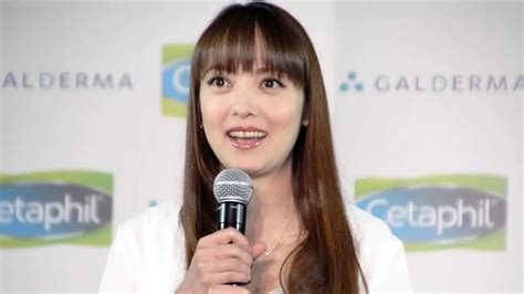 中山エミリヌード|中山エミリ、CMで親子ヌードも「セクシーな感じではない」 産。